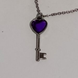 Vtg Y2K Silver-Tone Necklace with Purple Heart Key Pendant